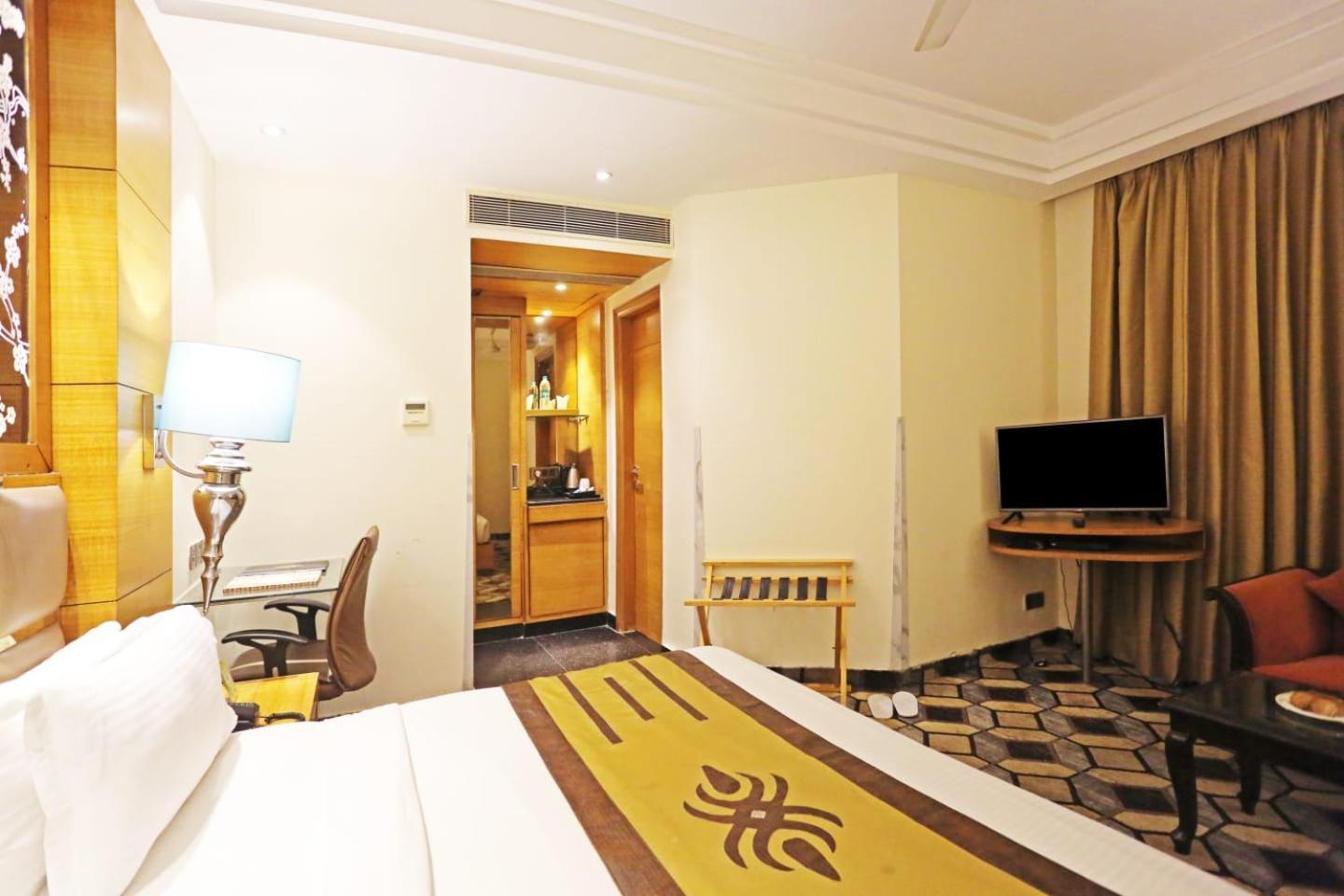 Airport Hotel Claytone Нью-Делі Екстер'єр фото