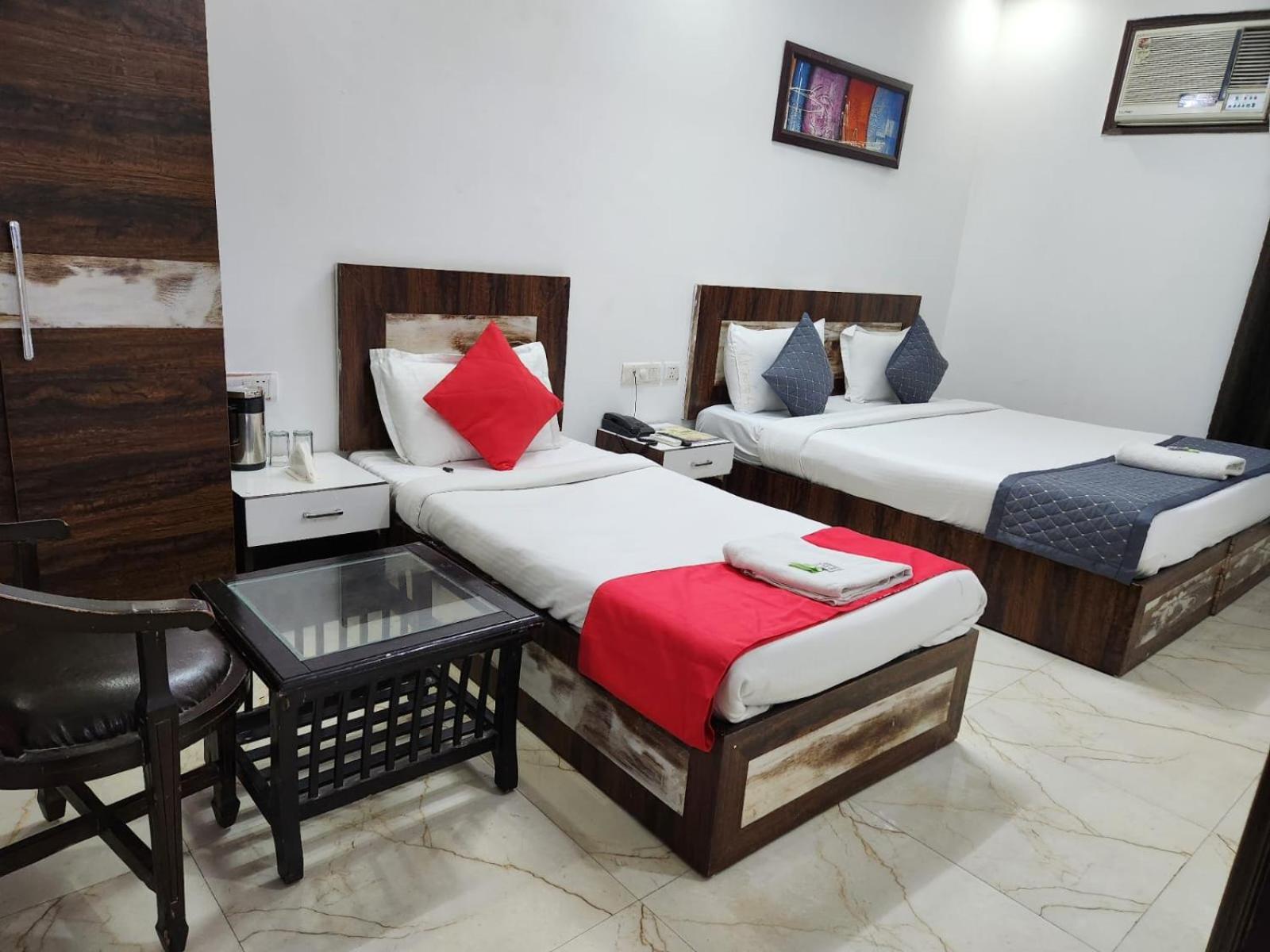 Airport Hotel Claytone Нью-Делі Екстер'єр фото